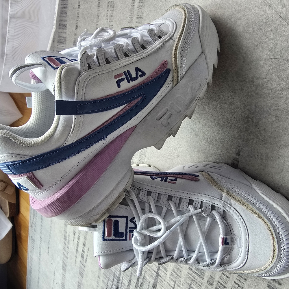 Fila Women's White and Pink Sneakers